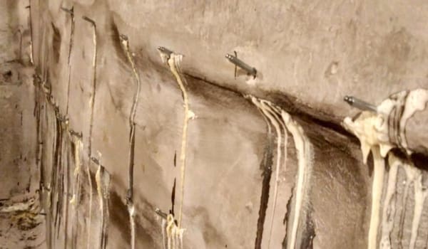 Виконана інʼєкційна гідроізоляція у бетонну стіну